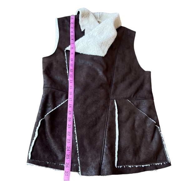 Entro Women’s Brown Faux Leather Soft Lined Waterfall Vest With Pockets, Medium - Picture 9 of 9